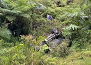 Hindari Pengendara Motor, Truk Mixer Terperosok ke Jurang di Tamalantik Mamasa