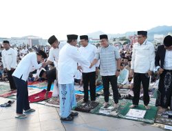 Salat Iduladha di Anjungan Pantai Manakarra, Pj Gubernur Sulbar Ajak Masyarakat Jaga Kebersamaan