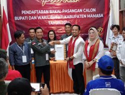 Ditemani 4 Partai Pengusung, Pasangan Bacakada RDP- AFF Resmi Daftar di KPU Mamasa