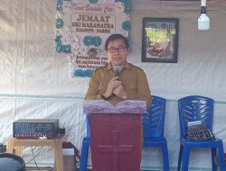 Calon Bupati Luwu Utara Suaib Mansur Melayat ke Rumah Duka Keluarga Toraja di Desa Pompaniki