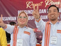 Penetapan Nomor Urut, Paslon Ruslan-Ida Tampil Memukau dengan Kostum Motif Ciri Khas Mamasa