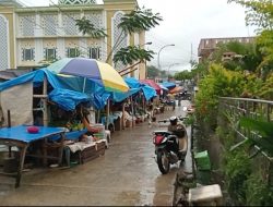 Tak Ada Pasar yang Representatif, Pedagang Sayur di Mamasa Jualan di Area Taman Kota