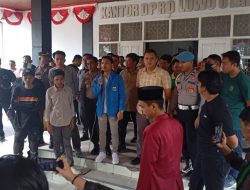 Aliansi Mahasiswa Rakyat Lutra Demo Polres dan DPRD, Berikut 7 Tuntutannya