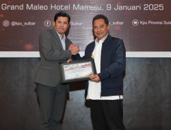 Pilkada 2024 Sukses, Pj Gubernur dapat Penghargaan dari KPU Sulbar
