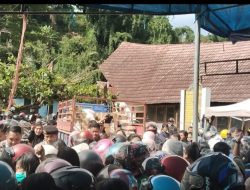 Pasar Murah di Mamasa Jelang Idulfitri, Warga Desak-desakan