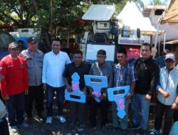 Bupati Luwu Utara Serahkan Combine Harvester, Dorong Petani Mappedeceng Mandiri dan Modern