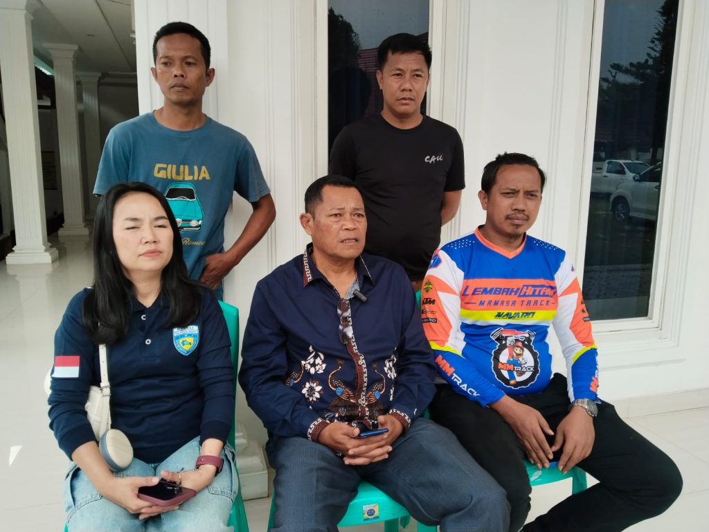 Gambar: Ketua IMI Kabupaten Mamasa, Daniel Pundu (tengah)